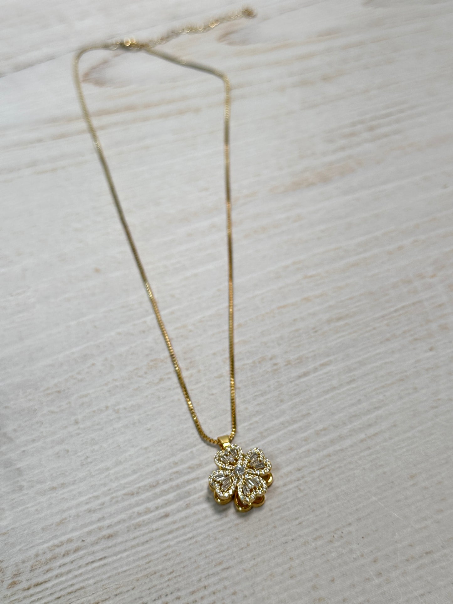 Trendy Flower Necklace Pendant