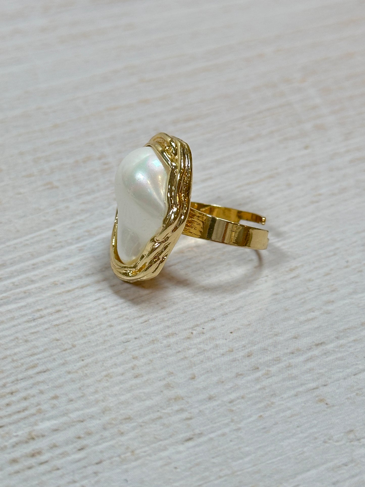 Fashion Adjustable Pearl Ring with Gold Color