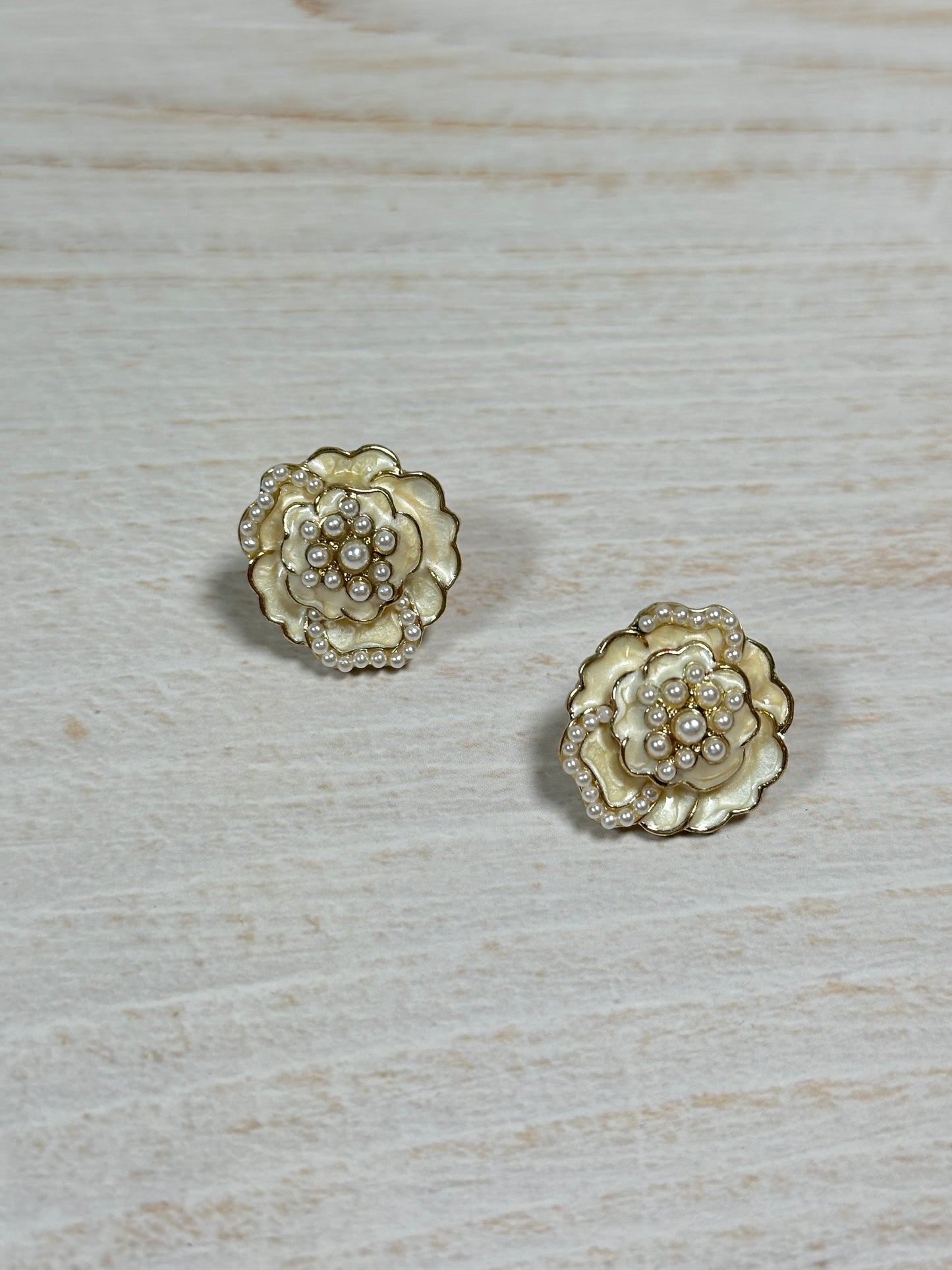 Flower Pearl Earring Stud