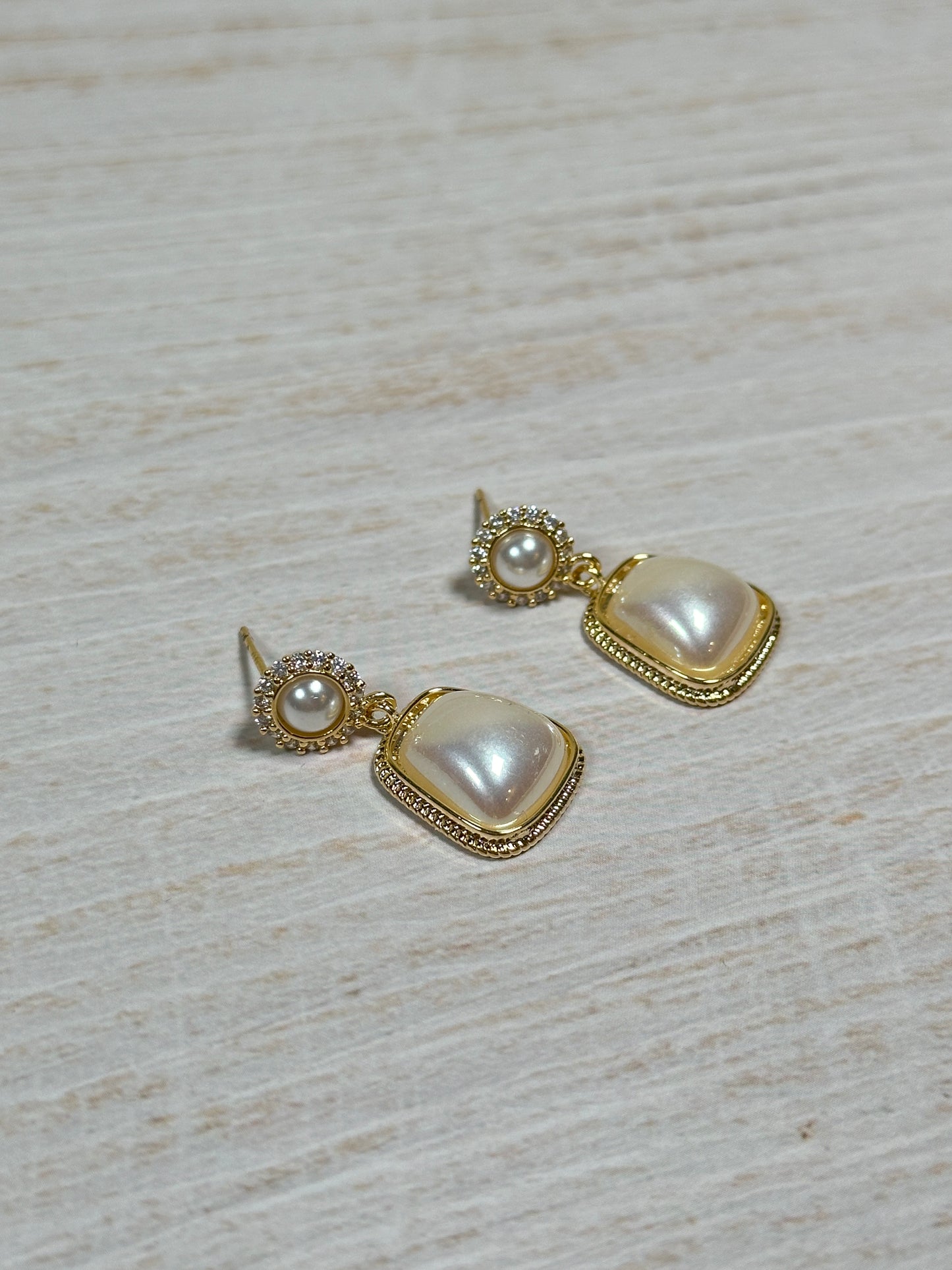 Elegant Pearl Earring