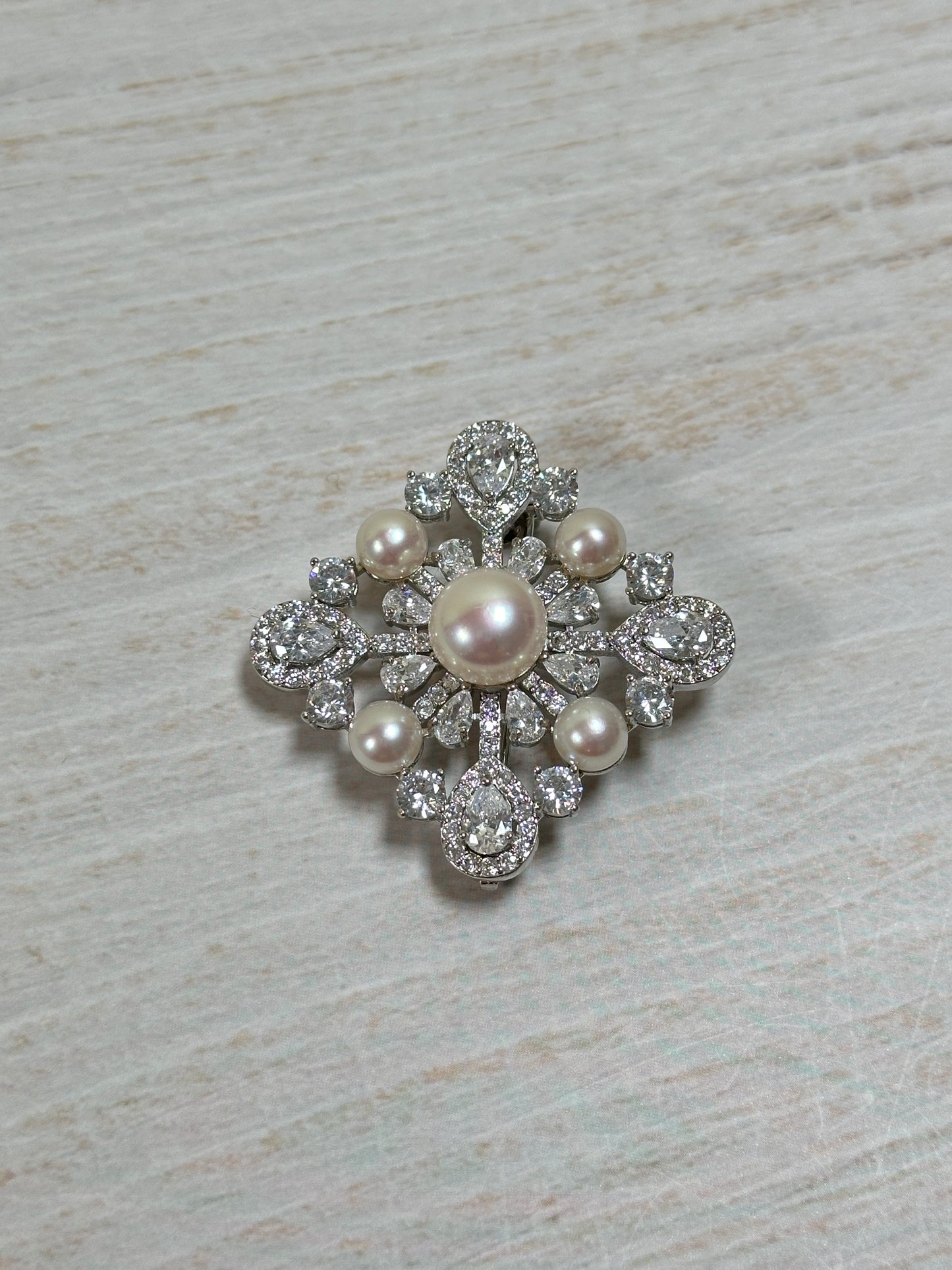 Sparkling Pearl Cubic Zirconia Brooch