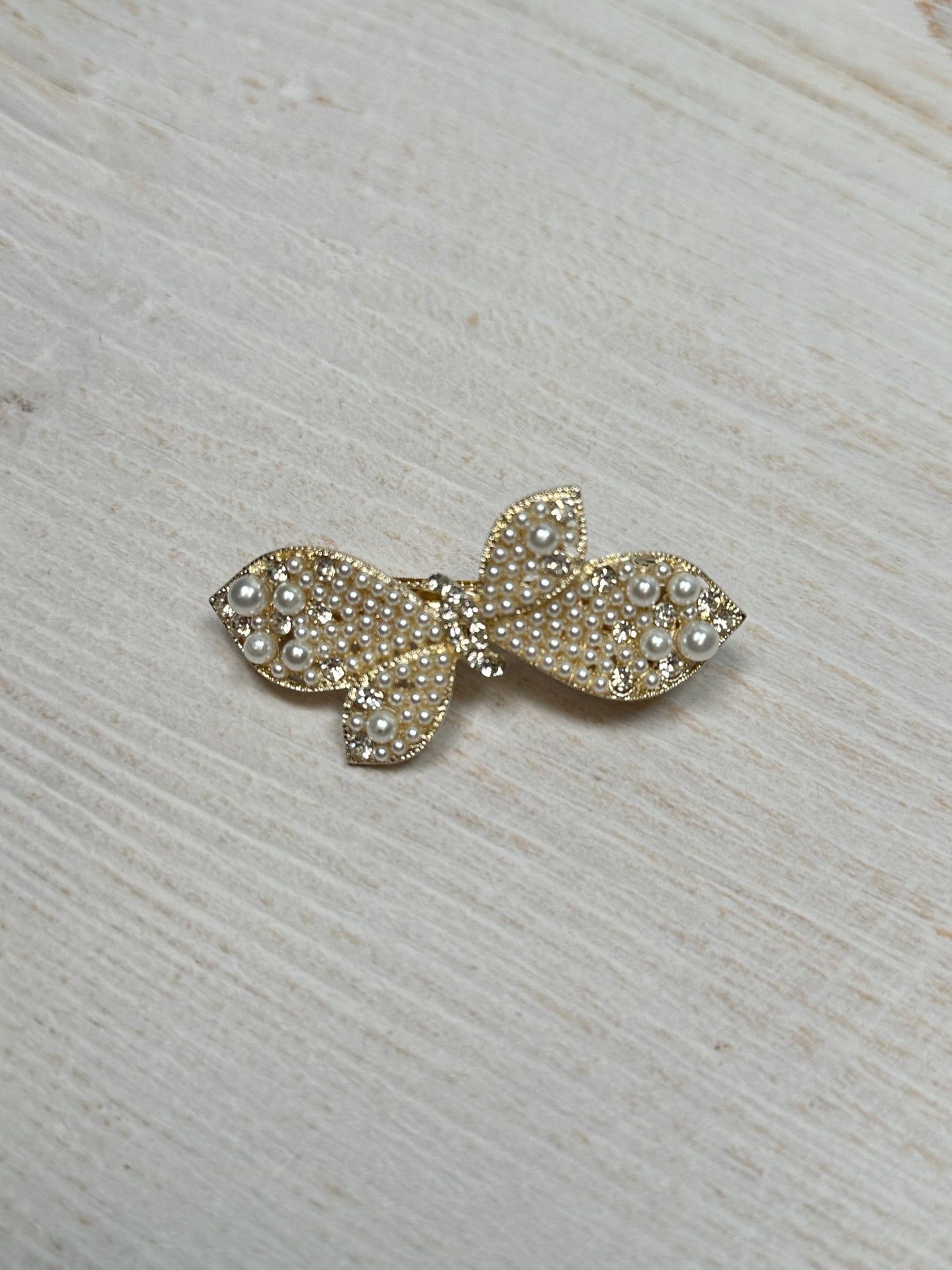 Elegant Pearl Butterfly Hair Clip