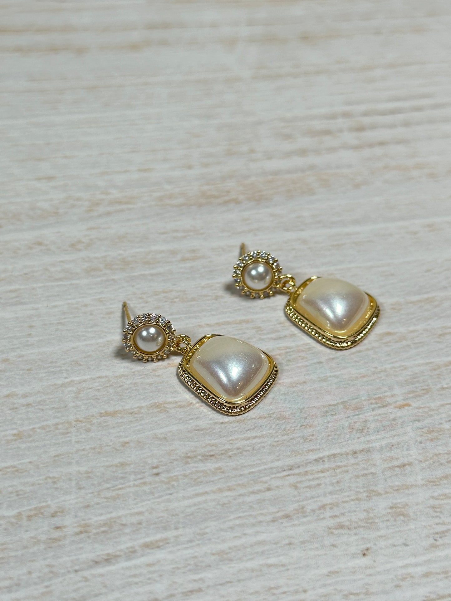 Elegant Pearl Earring