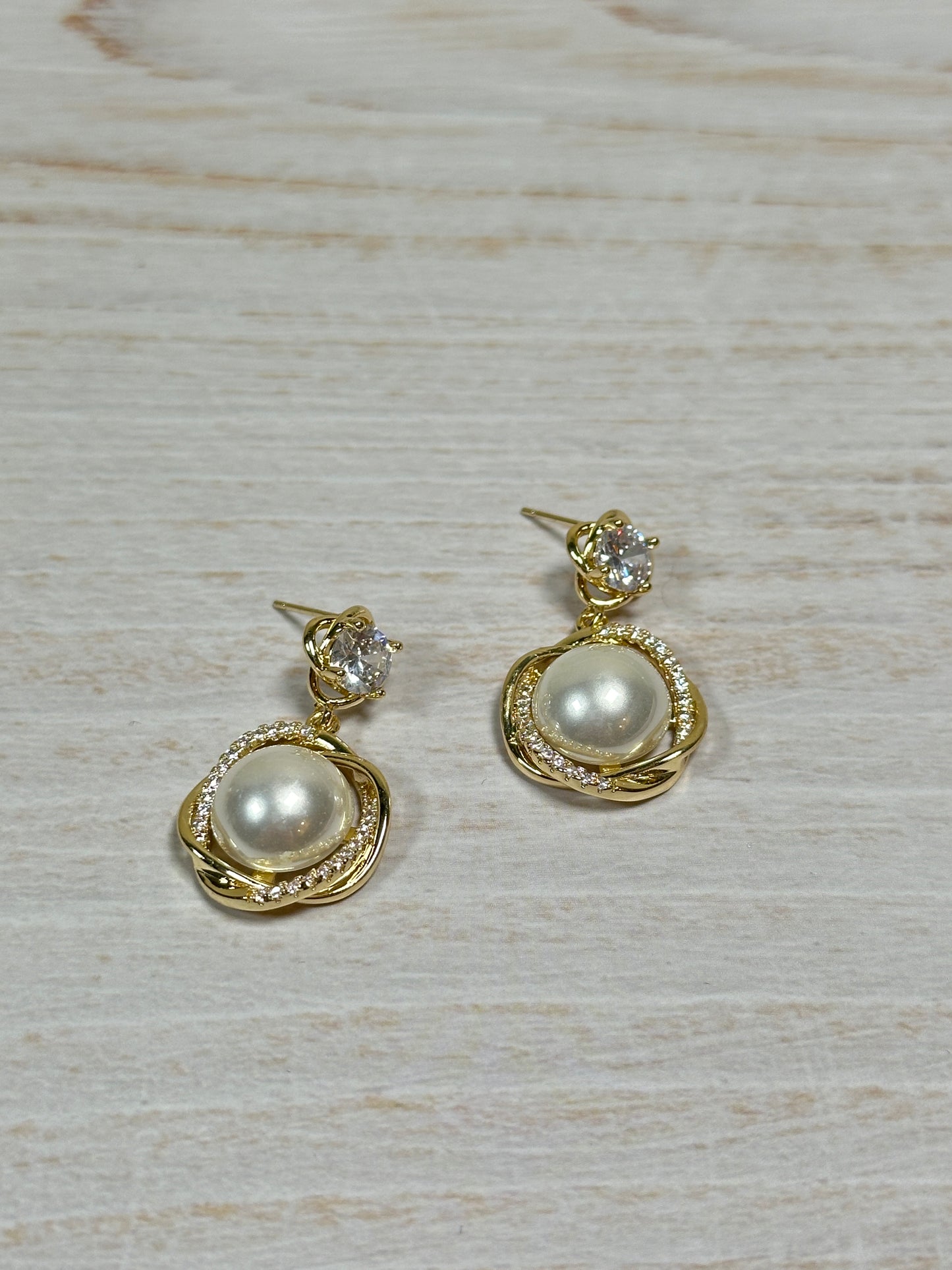 Elegant Pearl Earring