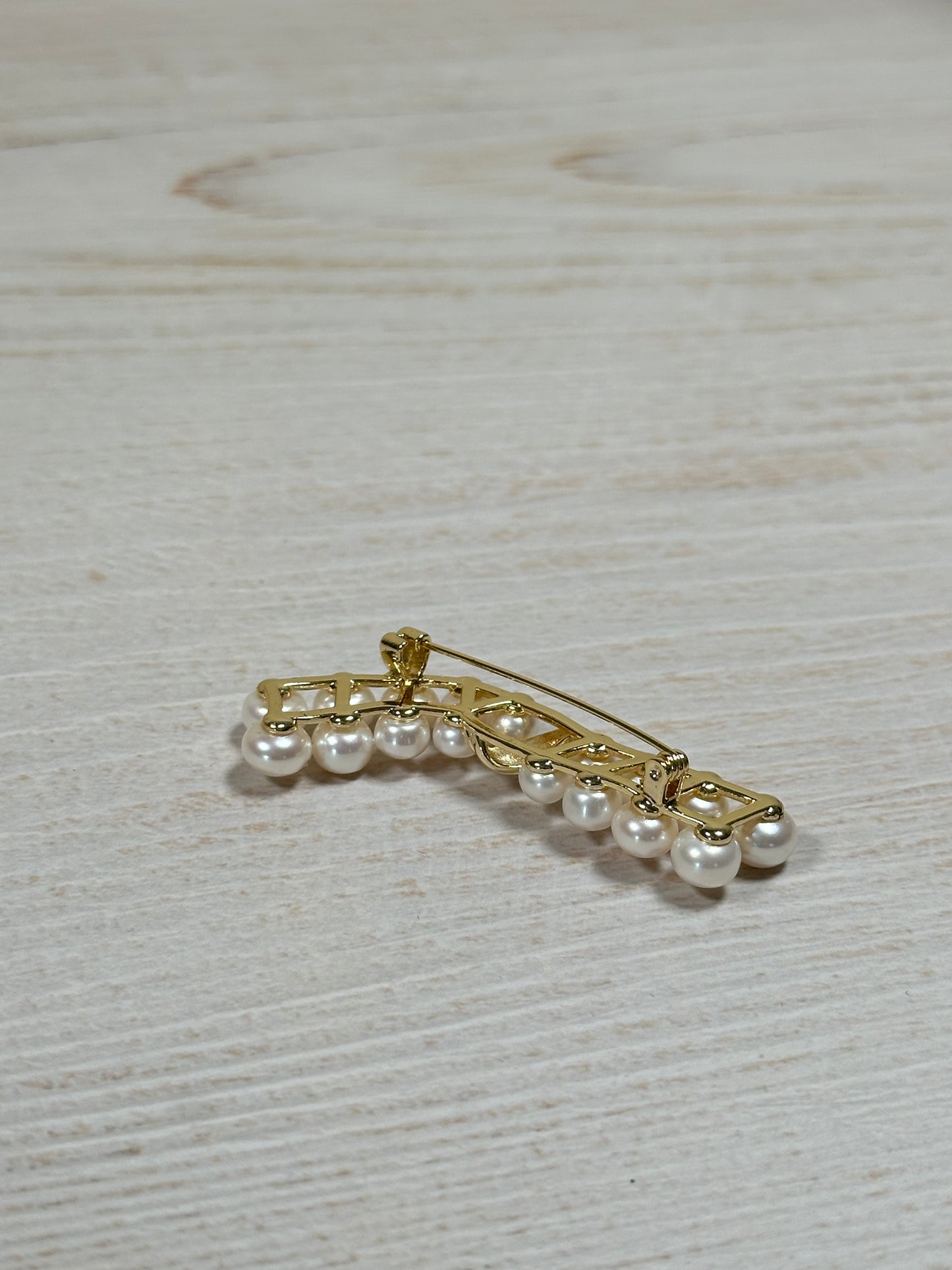 Simple Pearl Brooch