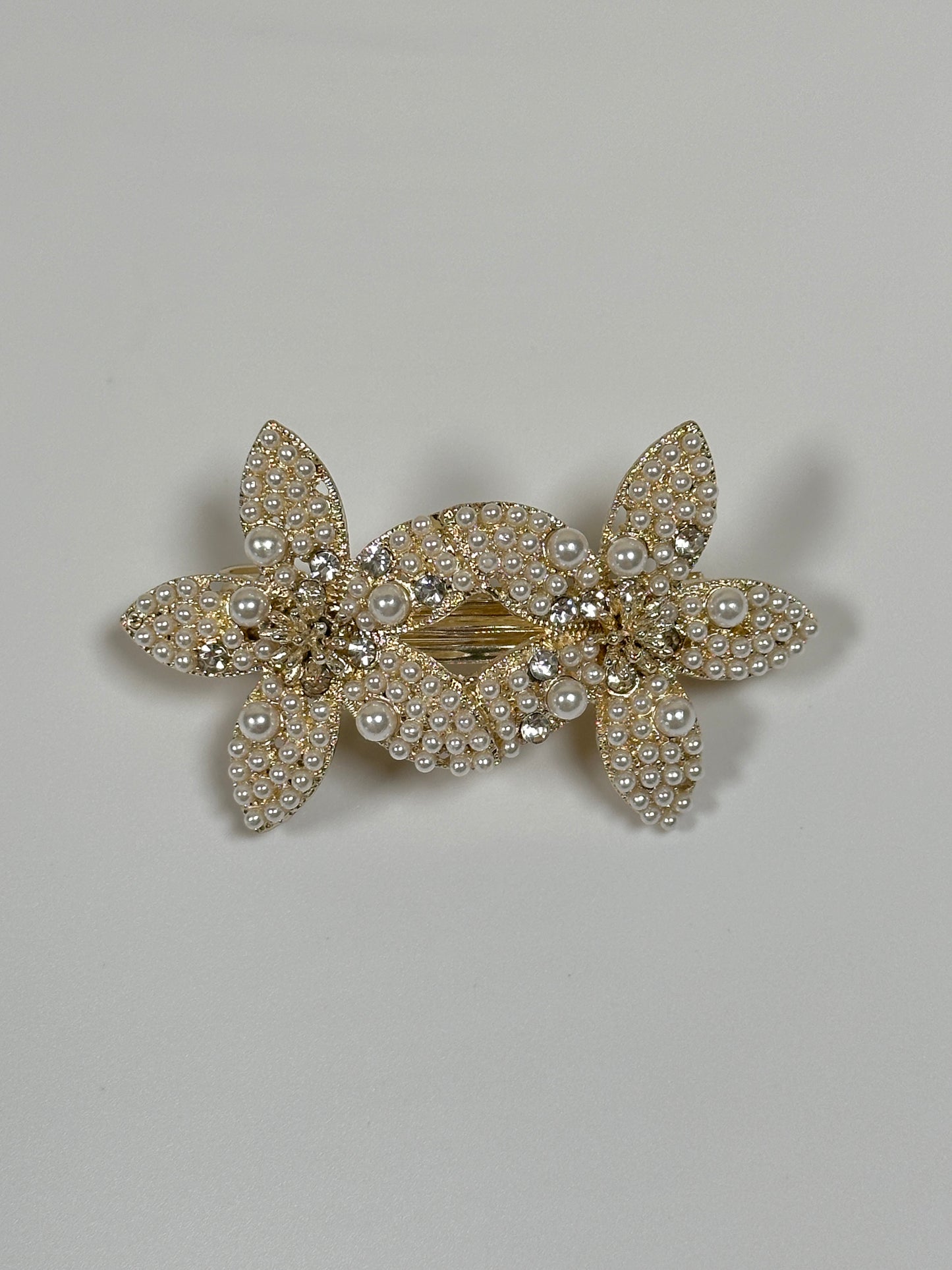 Elegant Pearl Flower Clip