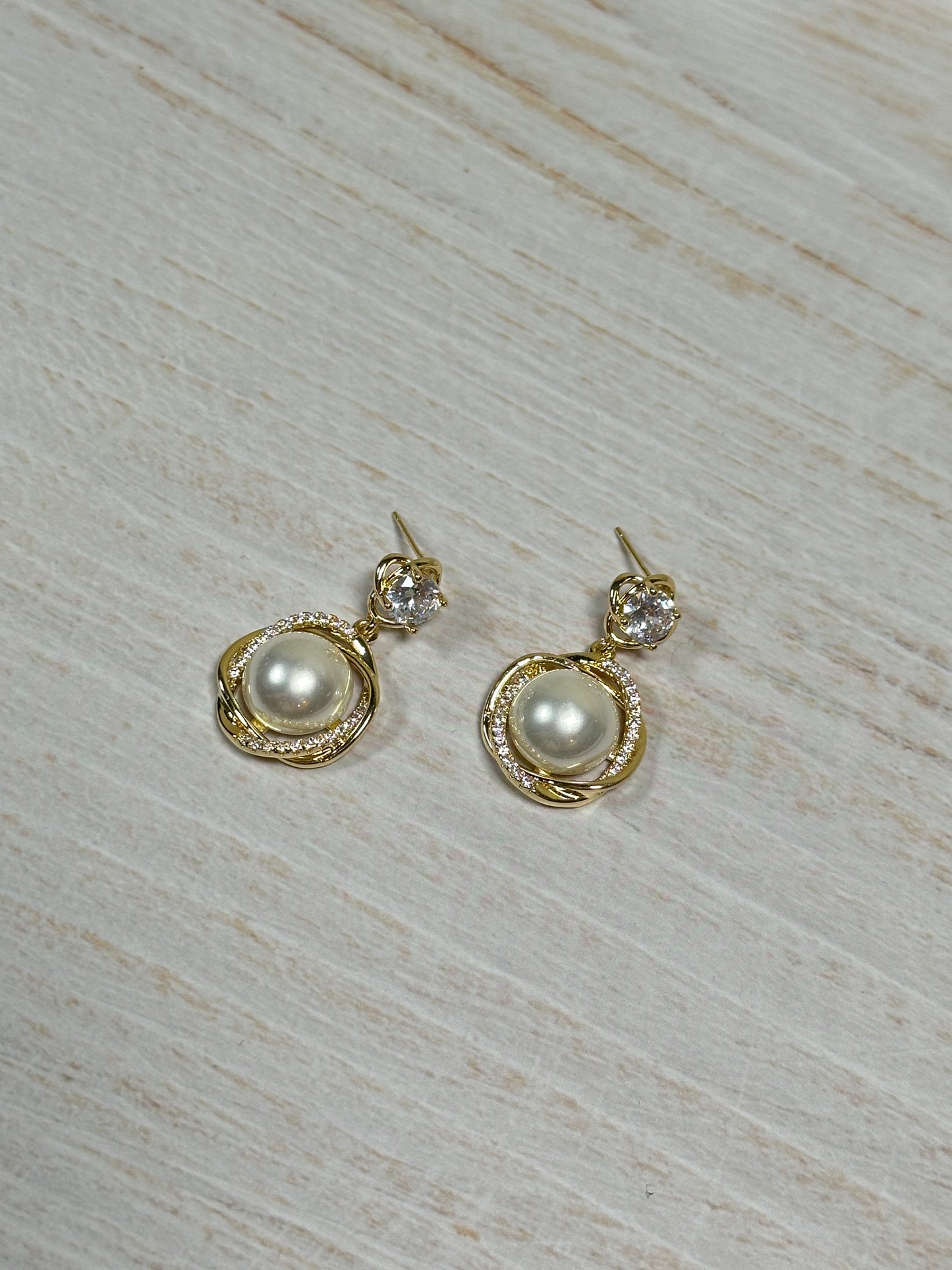 Elegant Pearl Earring