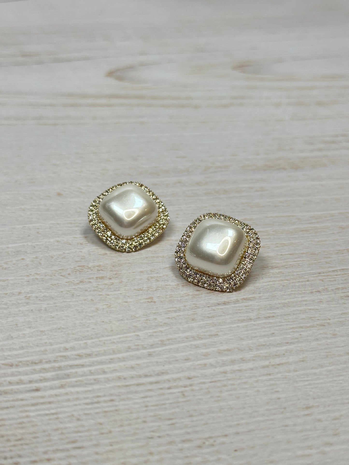 Fashion Pearl Earring