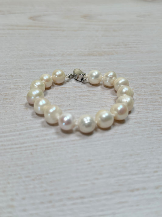 Elegant Pearl Bracelet