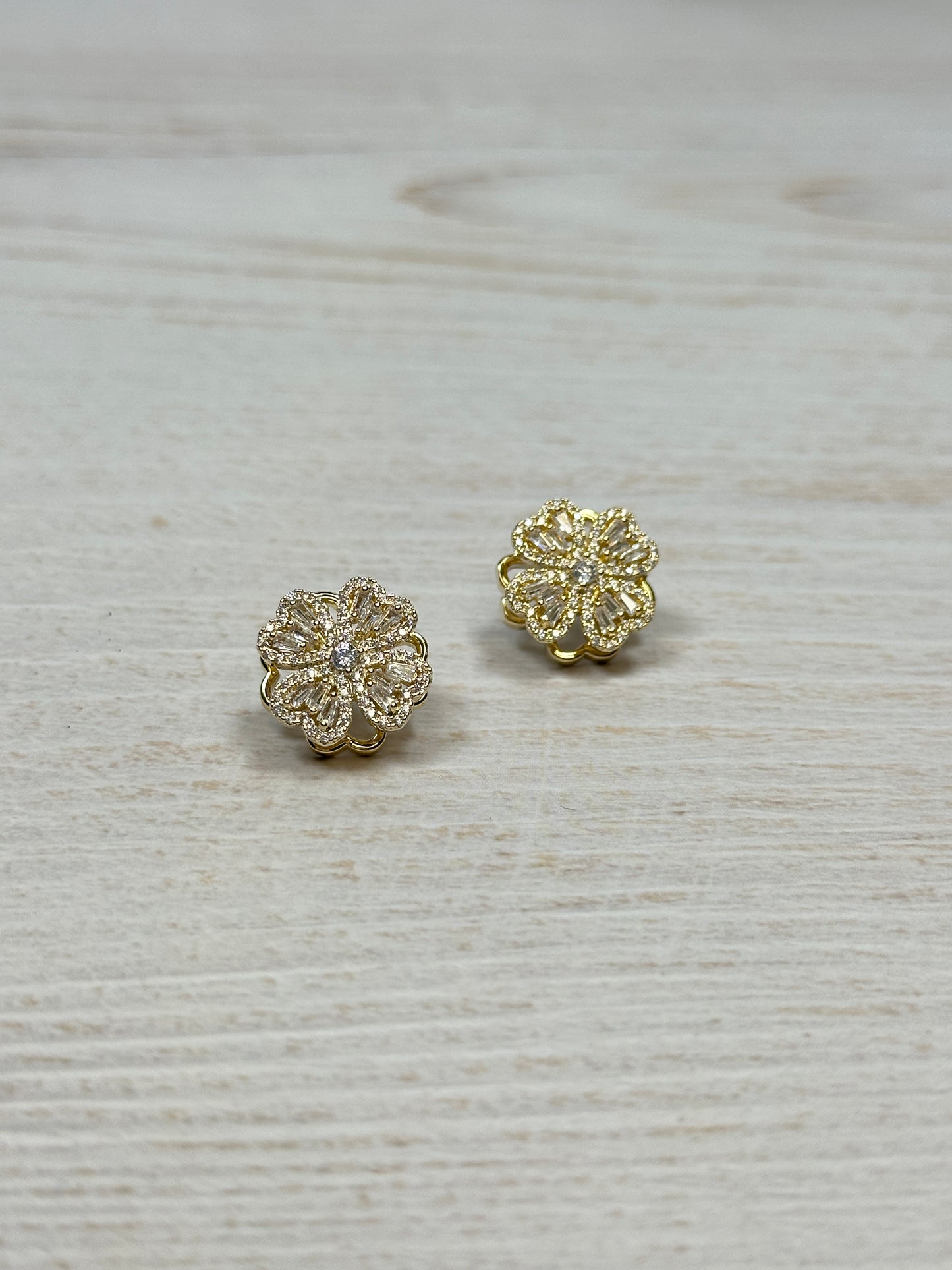 Trendy Spinning Sparkling Flower Earring