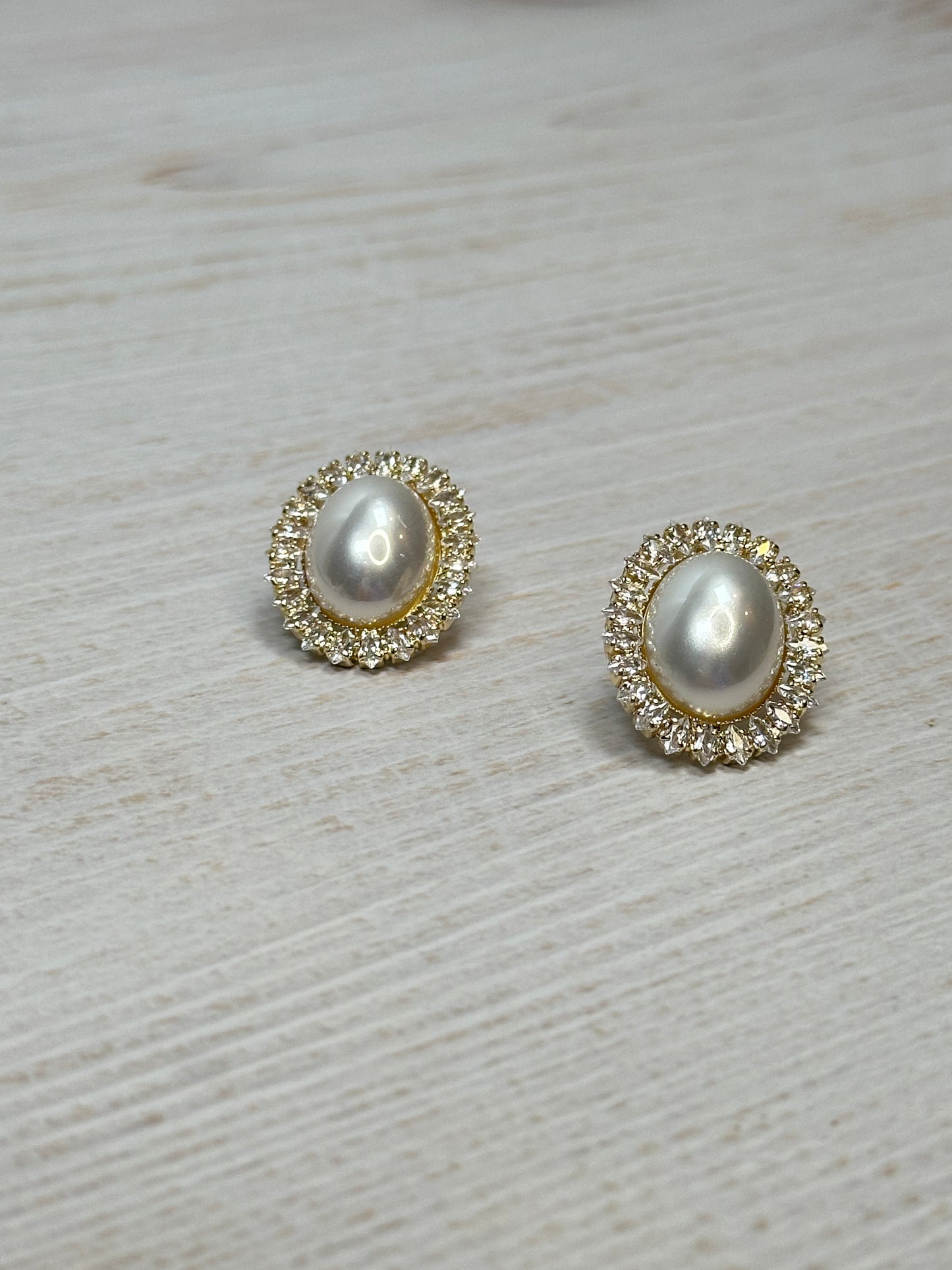 Vintage Pearl Oval Earring