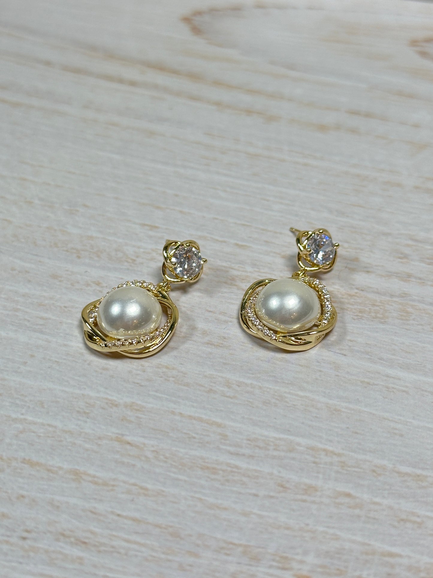 Elegant Pearl Earring