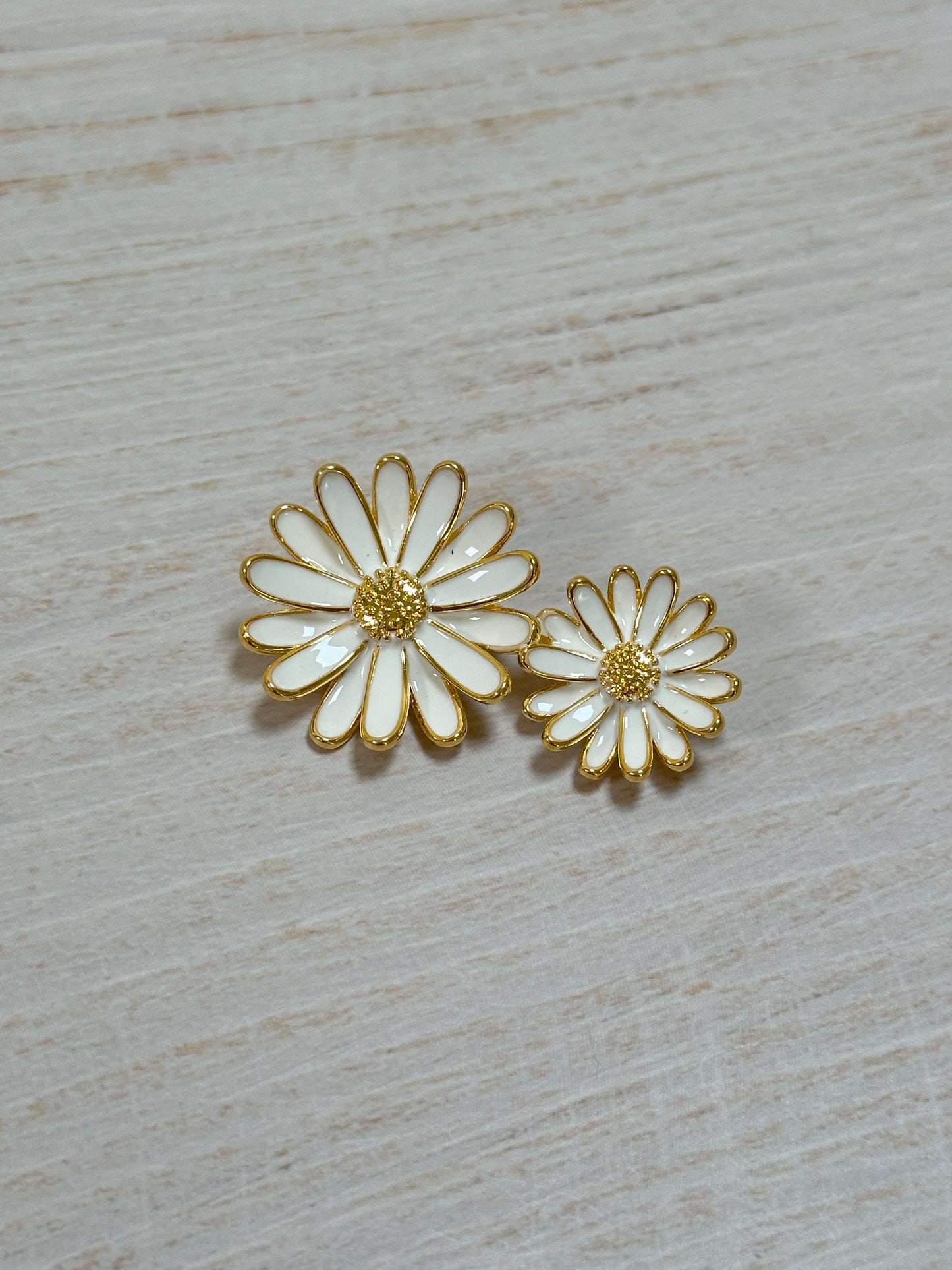 Daisy Flower Brooch