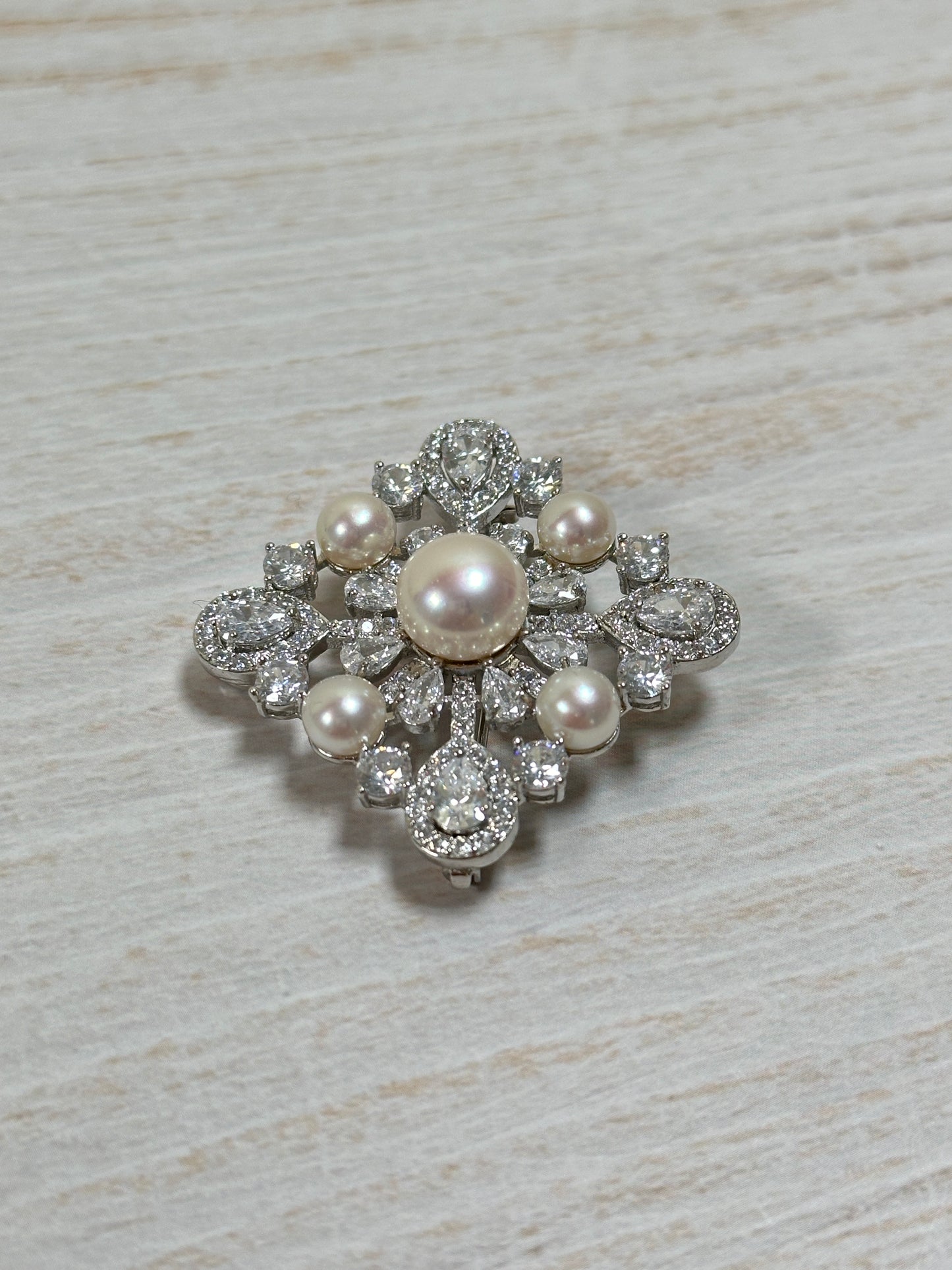 Sparkling Pearl Cubic Zirconia Brooch