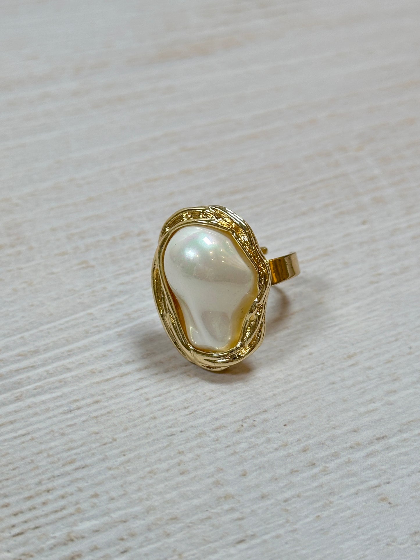 Fashion Adjustable Pearl Ring with Gold Color