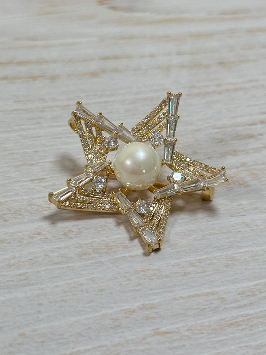 Elegant Cubic Zirconia Pearl Star Brooch