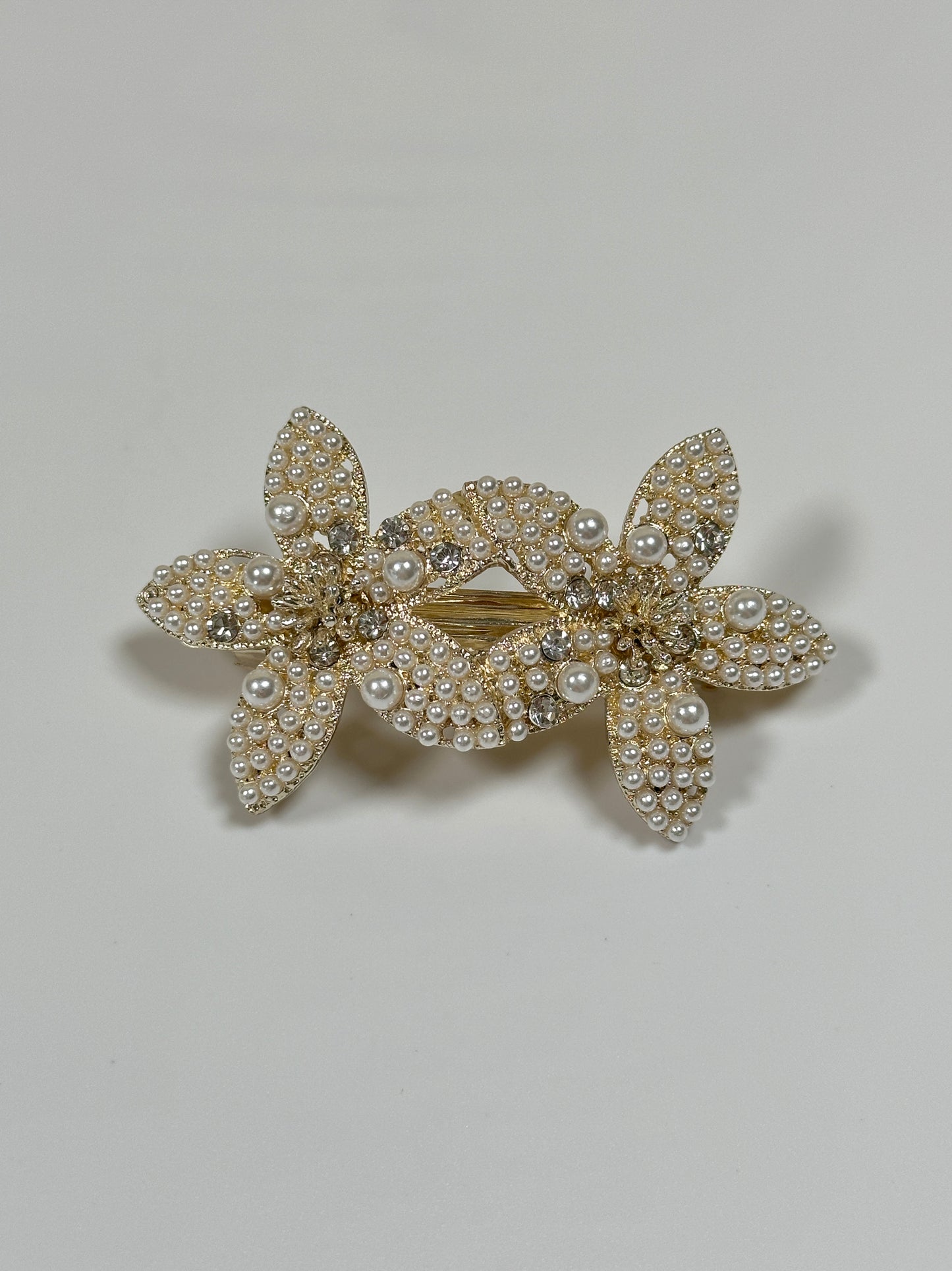 Elegant Pearl Flower Clip