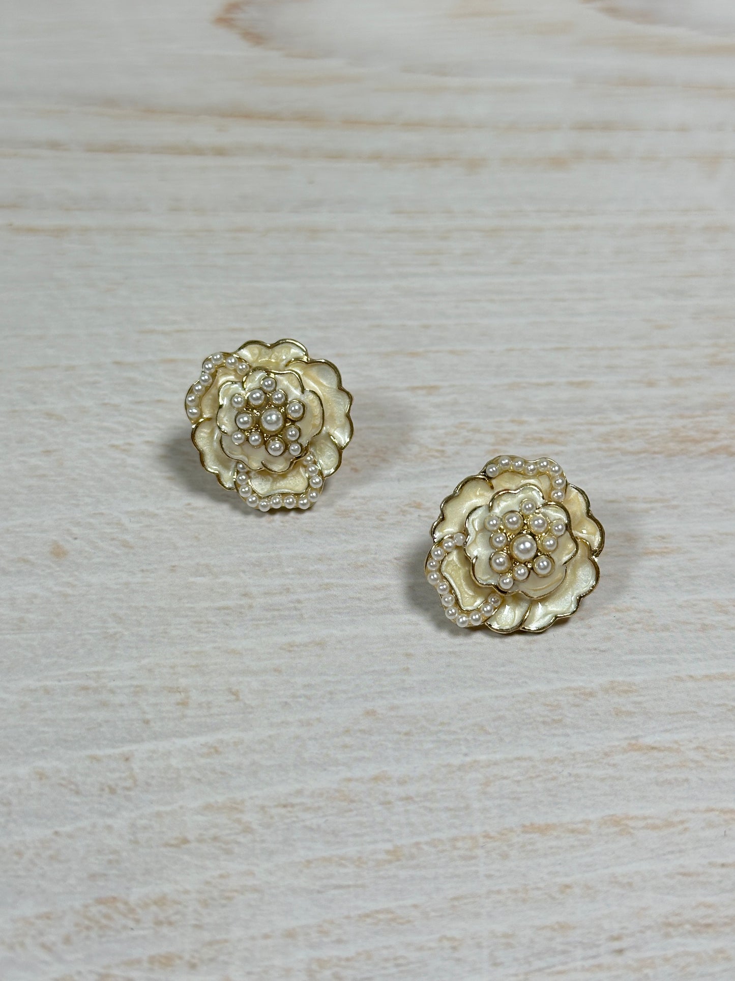 Flower Pearl Earring Stud