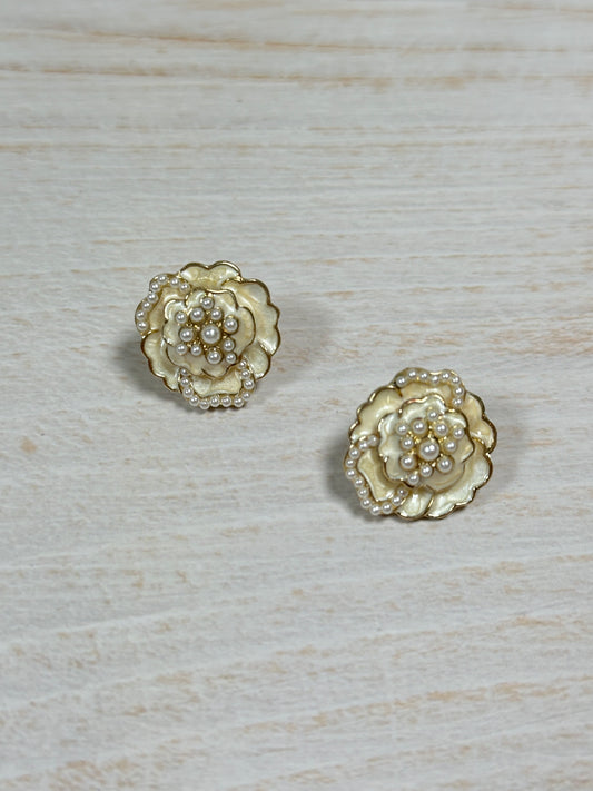 Flower Pearl Earring Stud