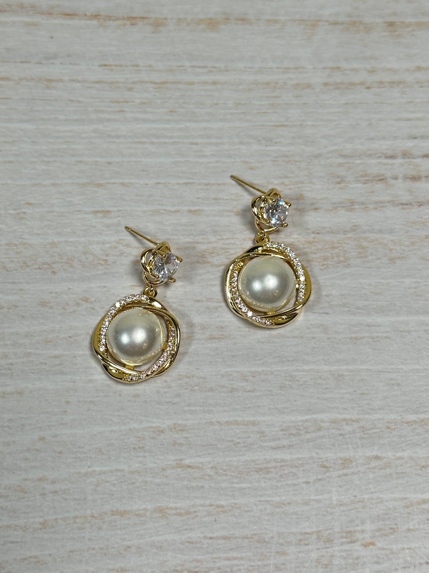 Elegant Pearl Earring