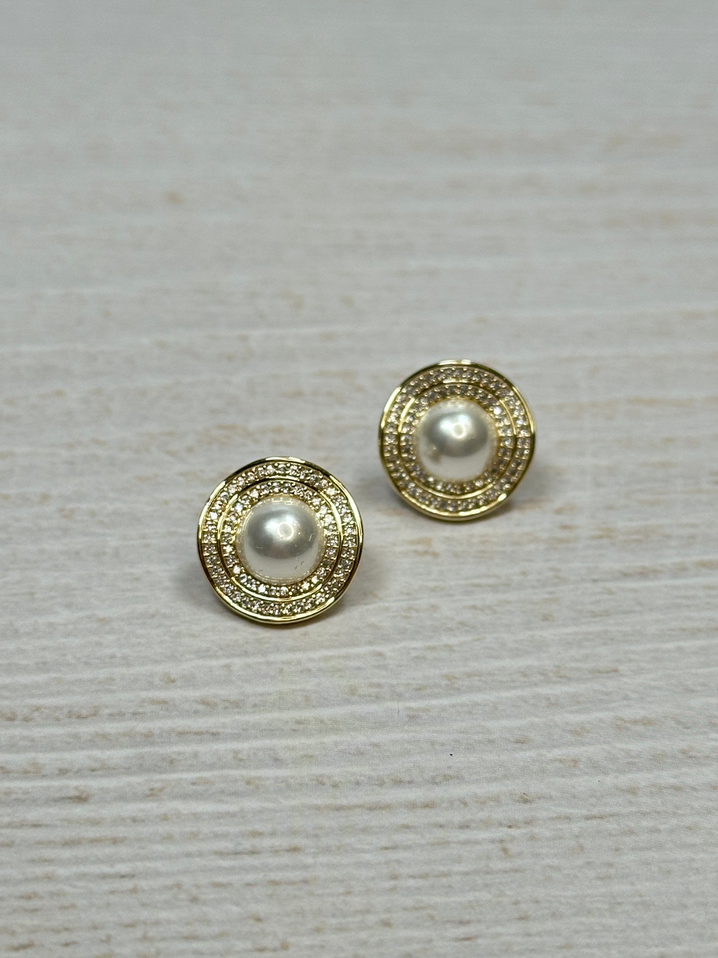 Round Pearl Earring