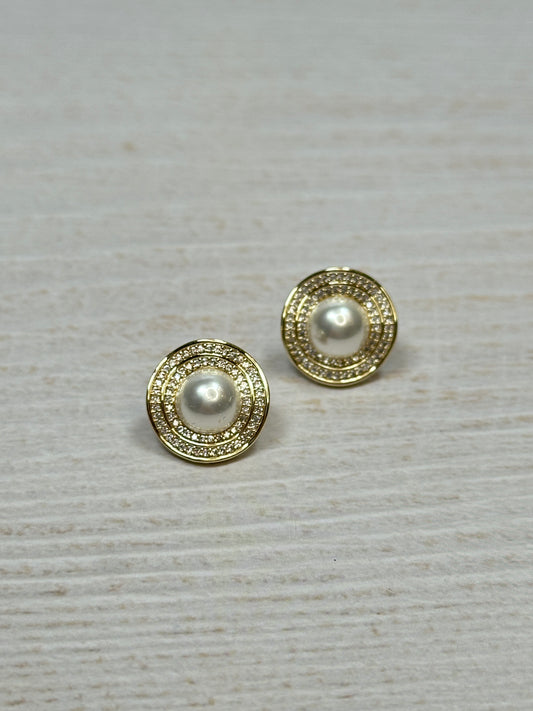 Round Pearl Earring