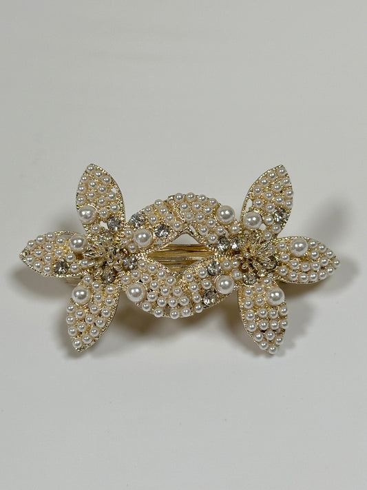 Elegant Pearl Flower Clip