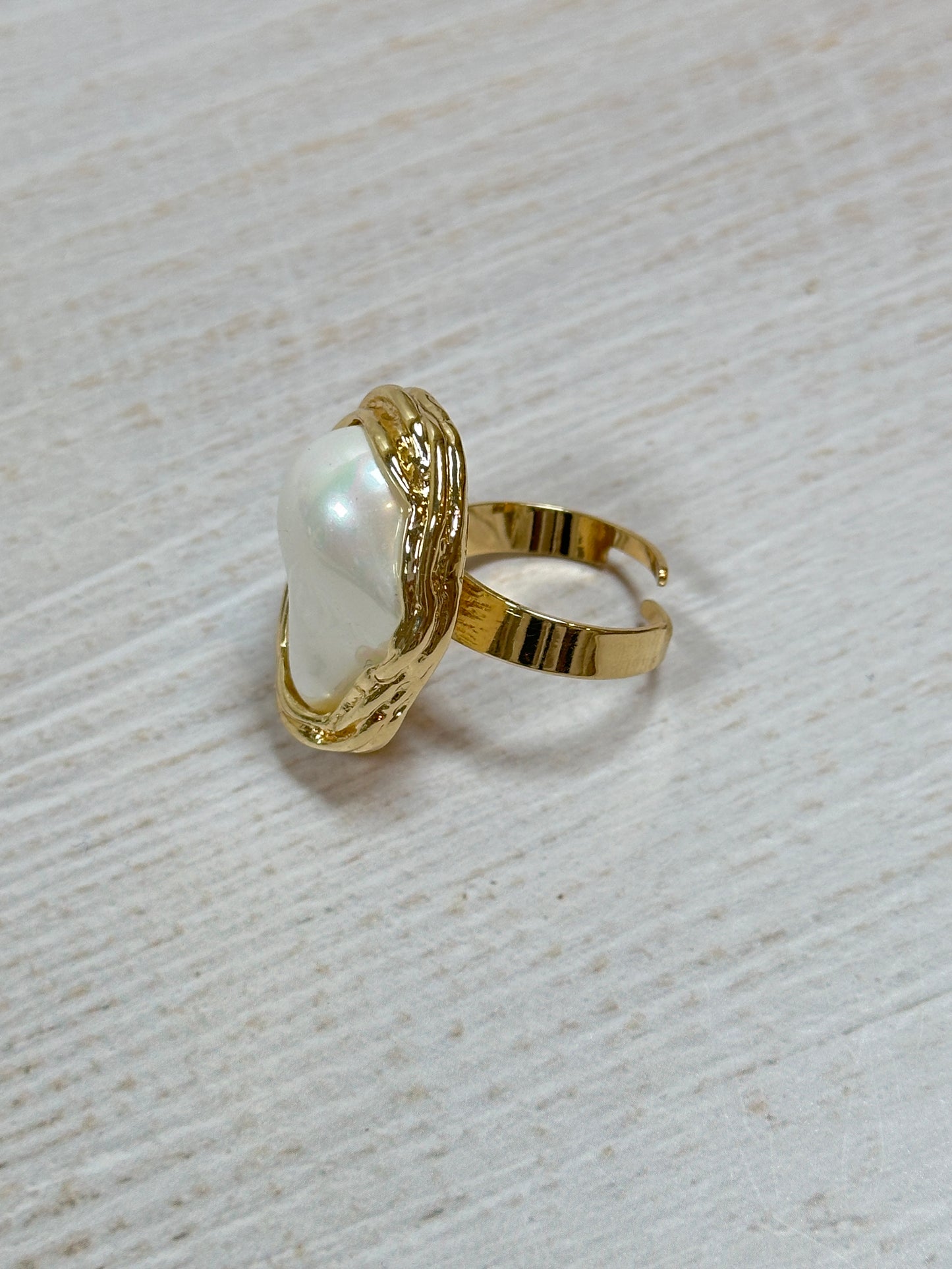 Fashion Adjustable Pearl Ring with Gold Color