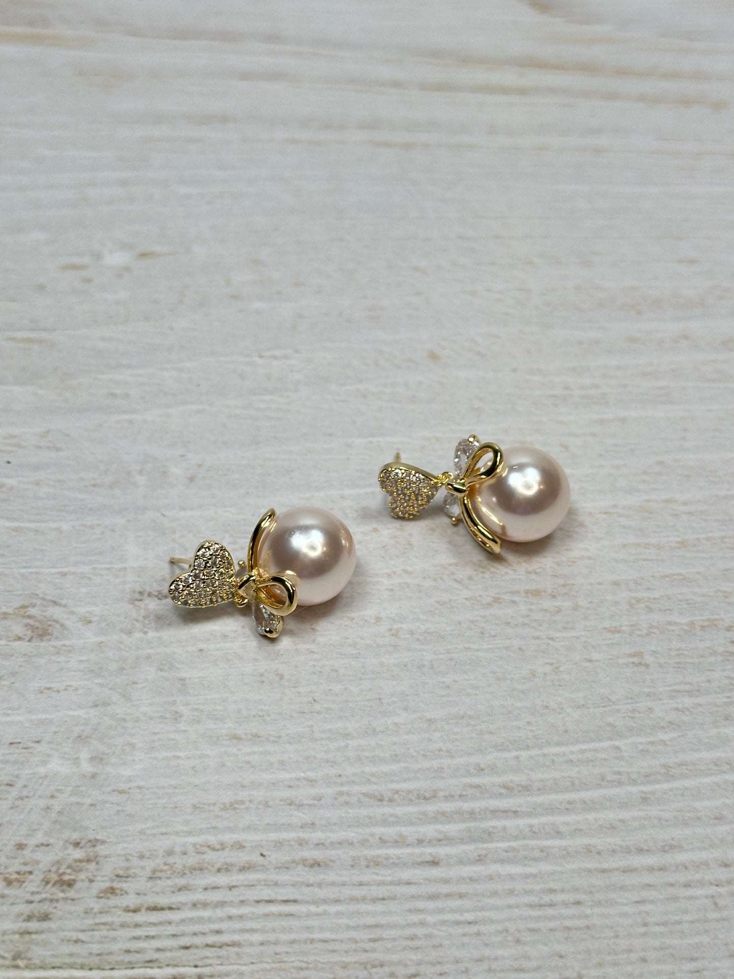 Elegant Heart Pearl Earring