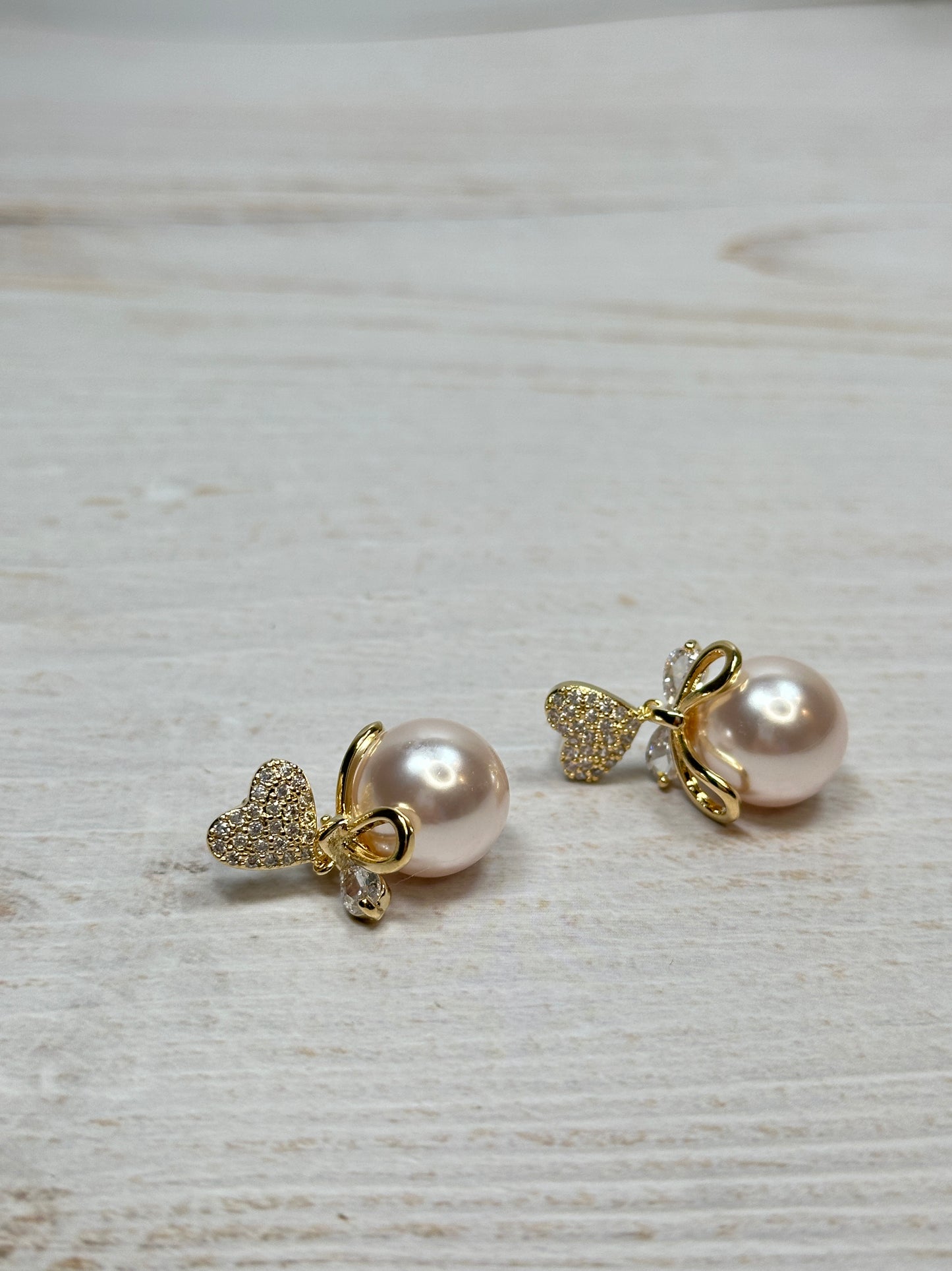 Elegant Heart Pearl Earring