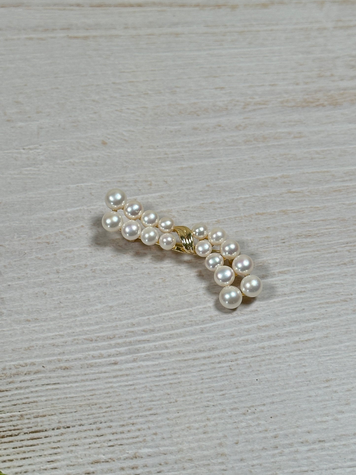 Simple Pearl Brooch