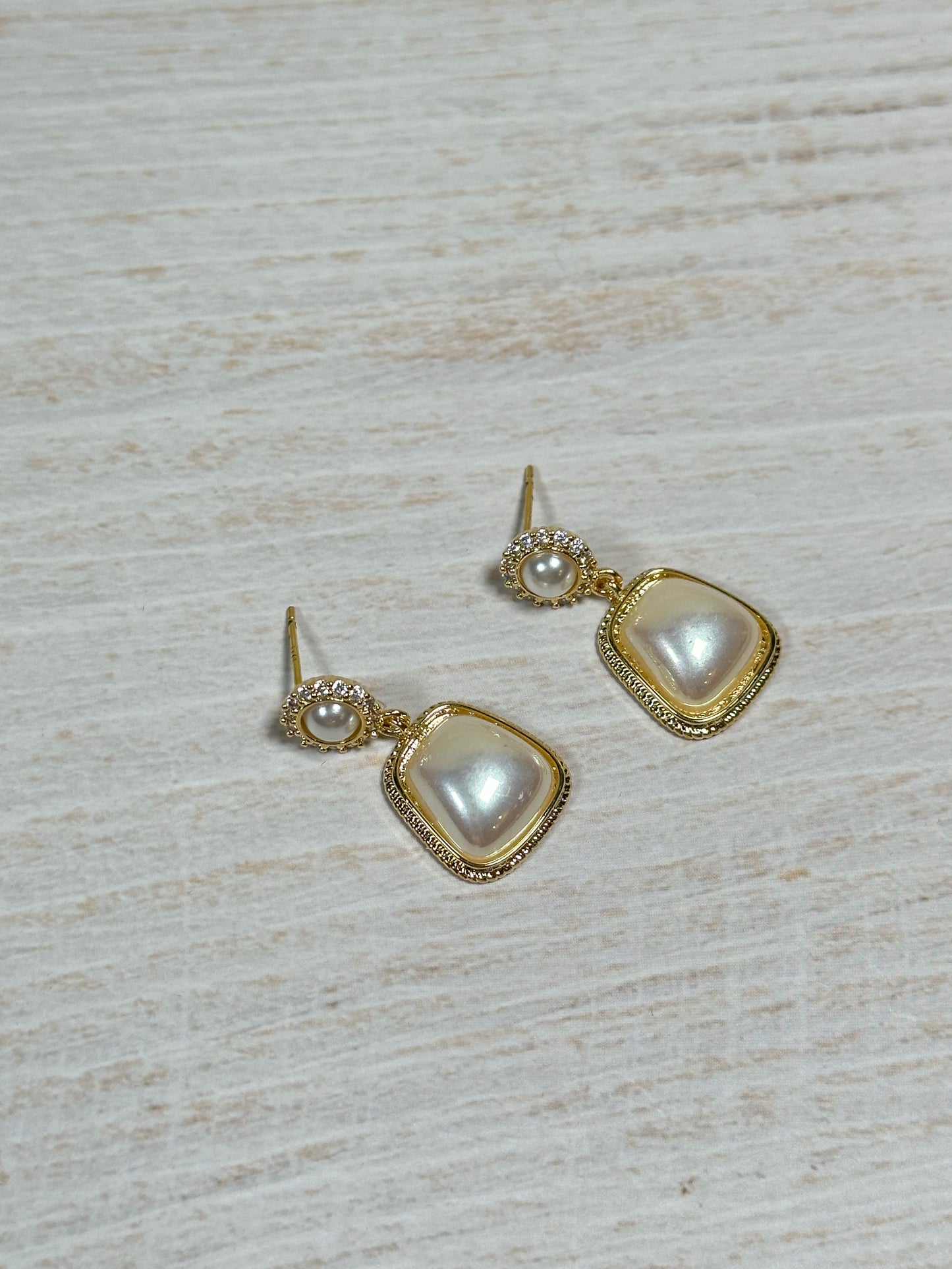 Elegant Pearl Earring