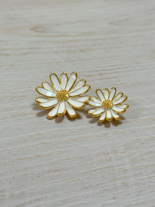 Daisy Flower Brooch