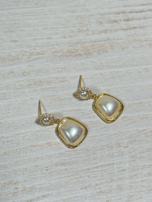 Elegant Pearl Earring