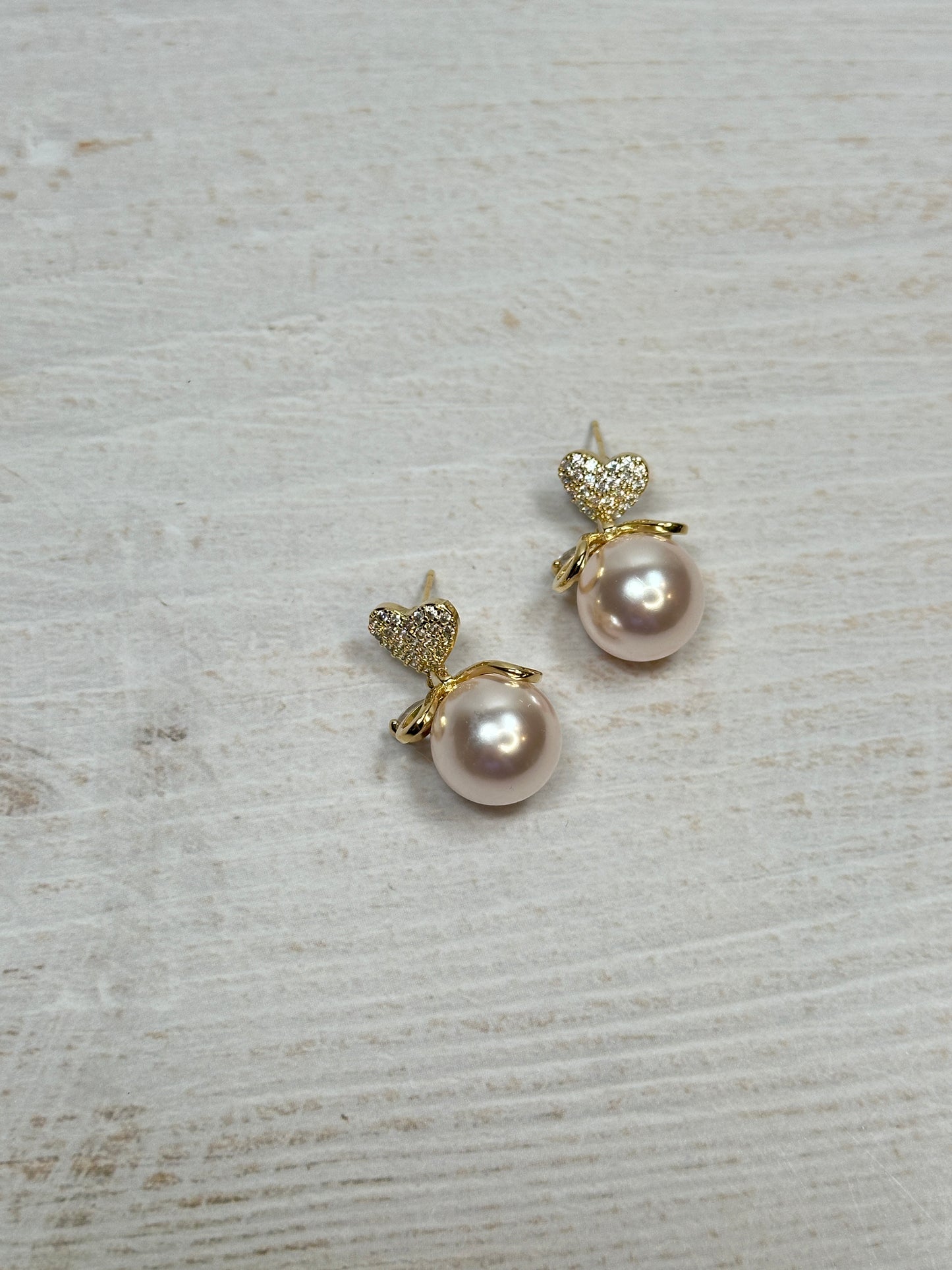 Elegant Heart Pearl Earring