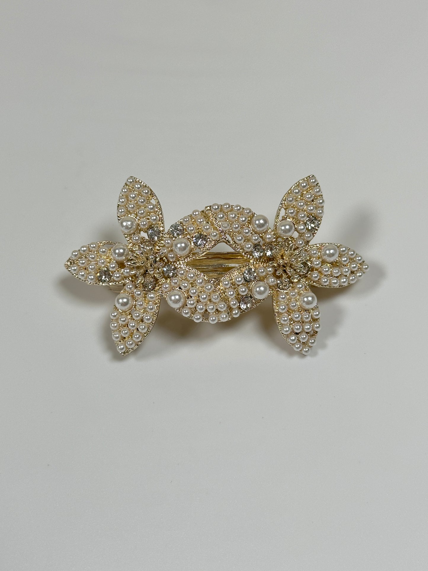 Elegant Pearl Flower Clip