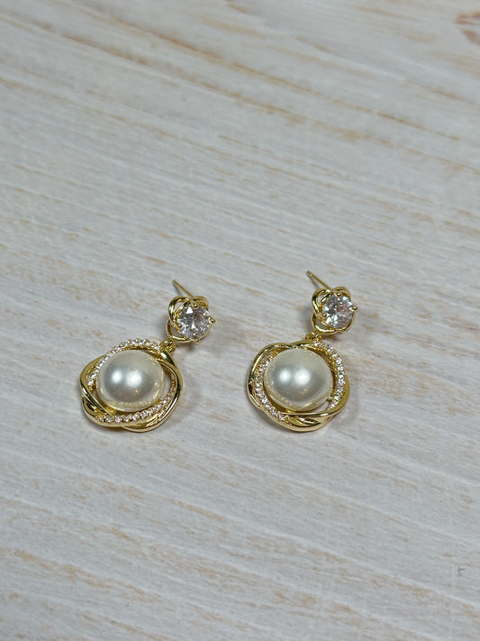 Elegant Pearl Earring