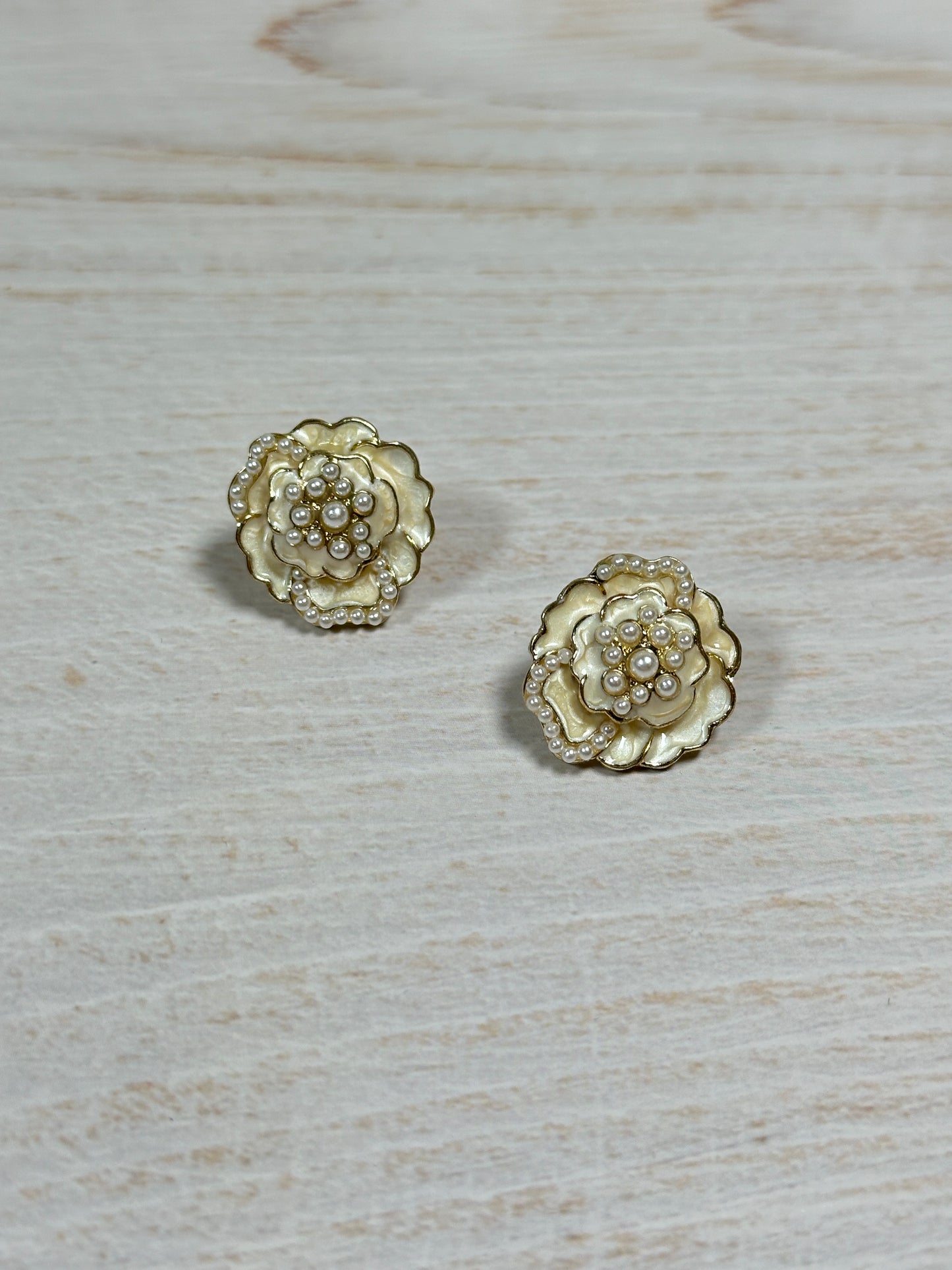 Flower Pearl Earring Stud