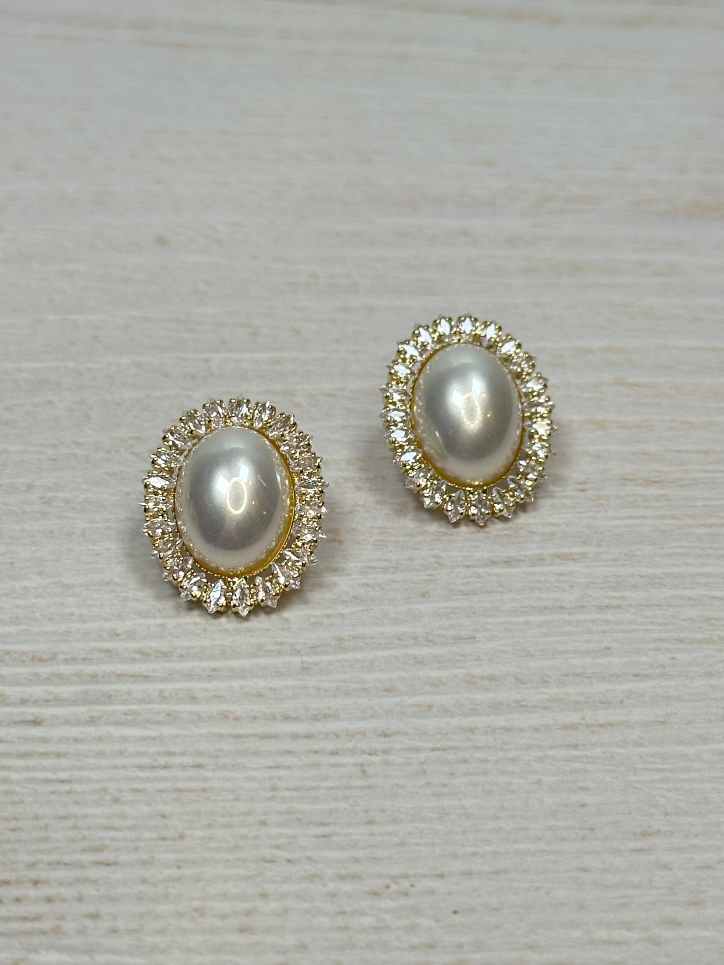 Vintage Pearl Oval Earring