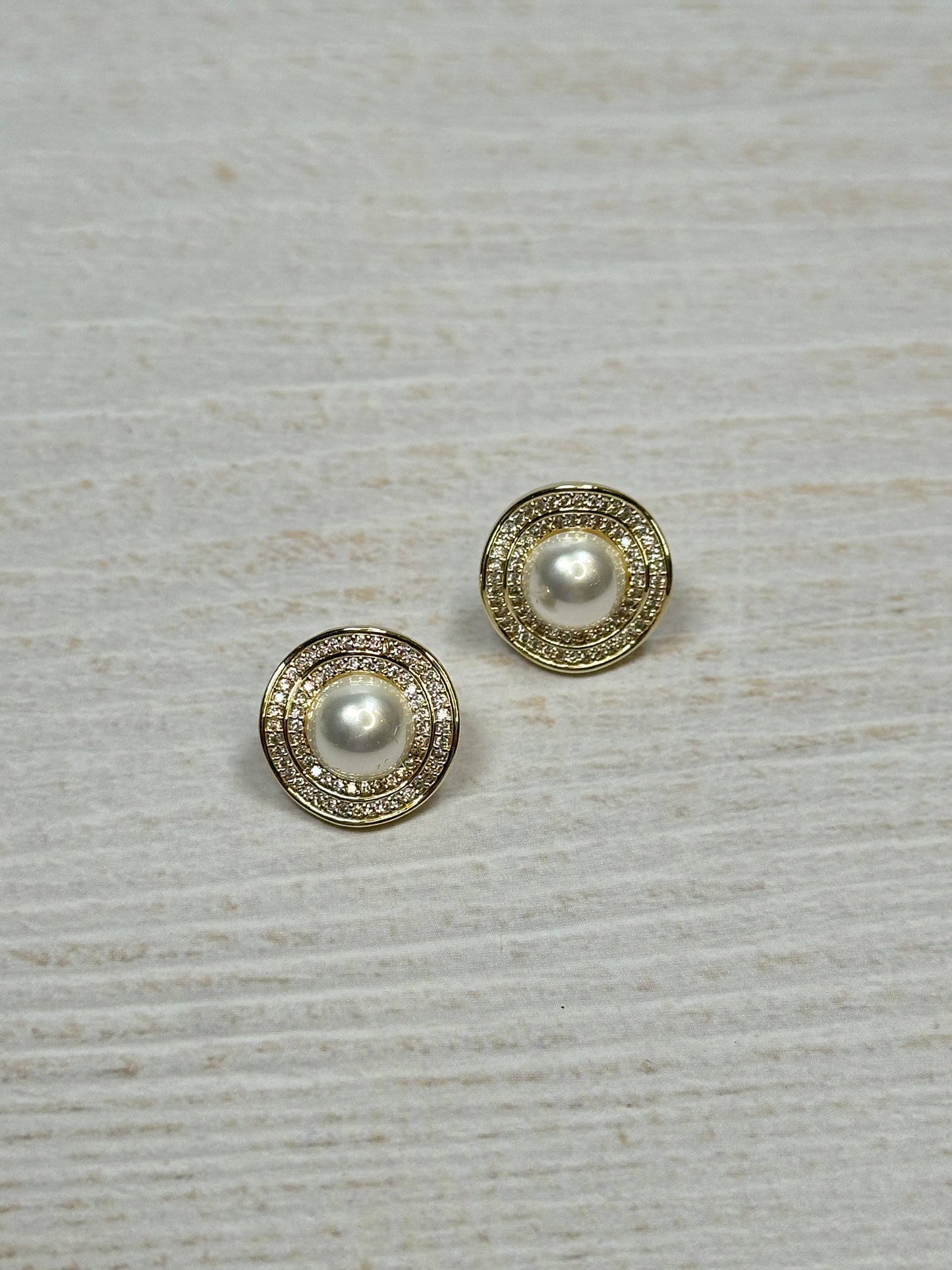 Round Pearl Earring