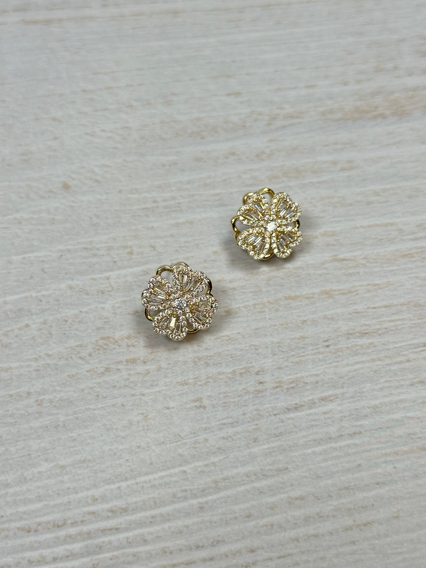 Trendy Spinning Sparkling Flower Earring