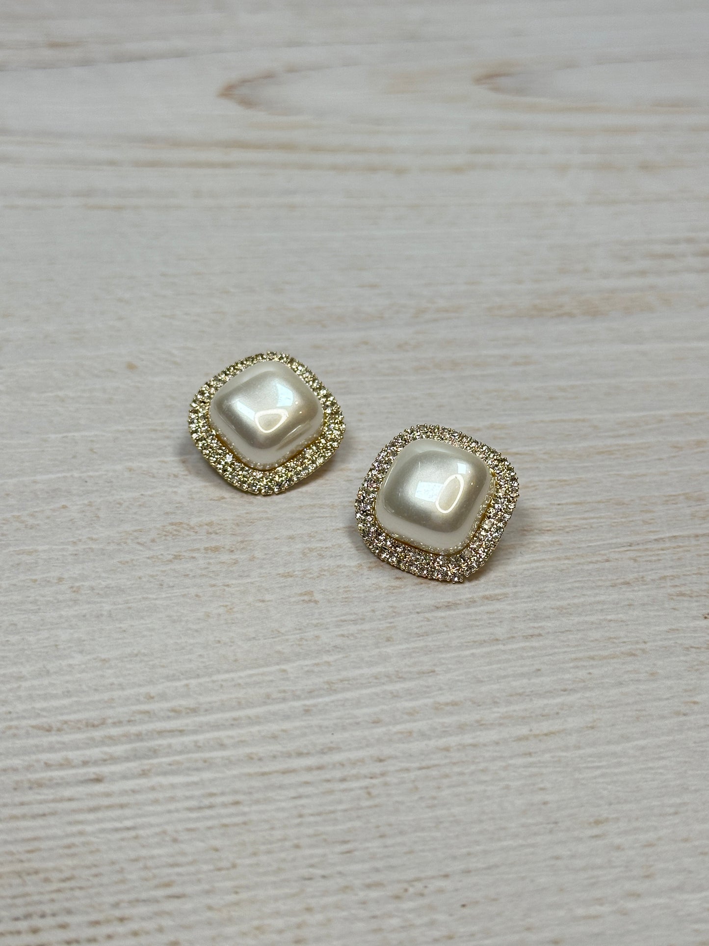 Cubic Zirconia Pearl Earring