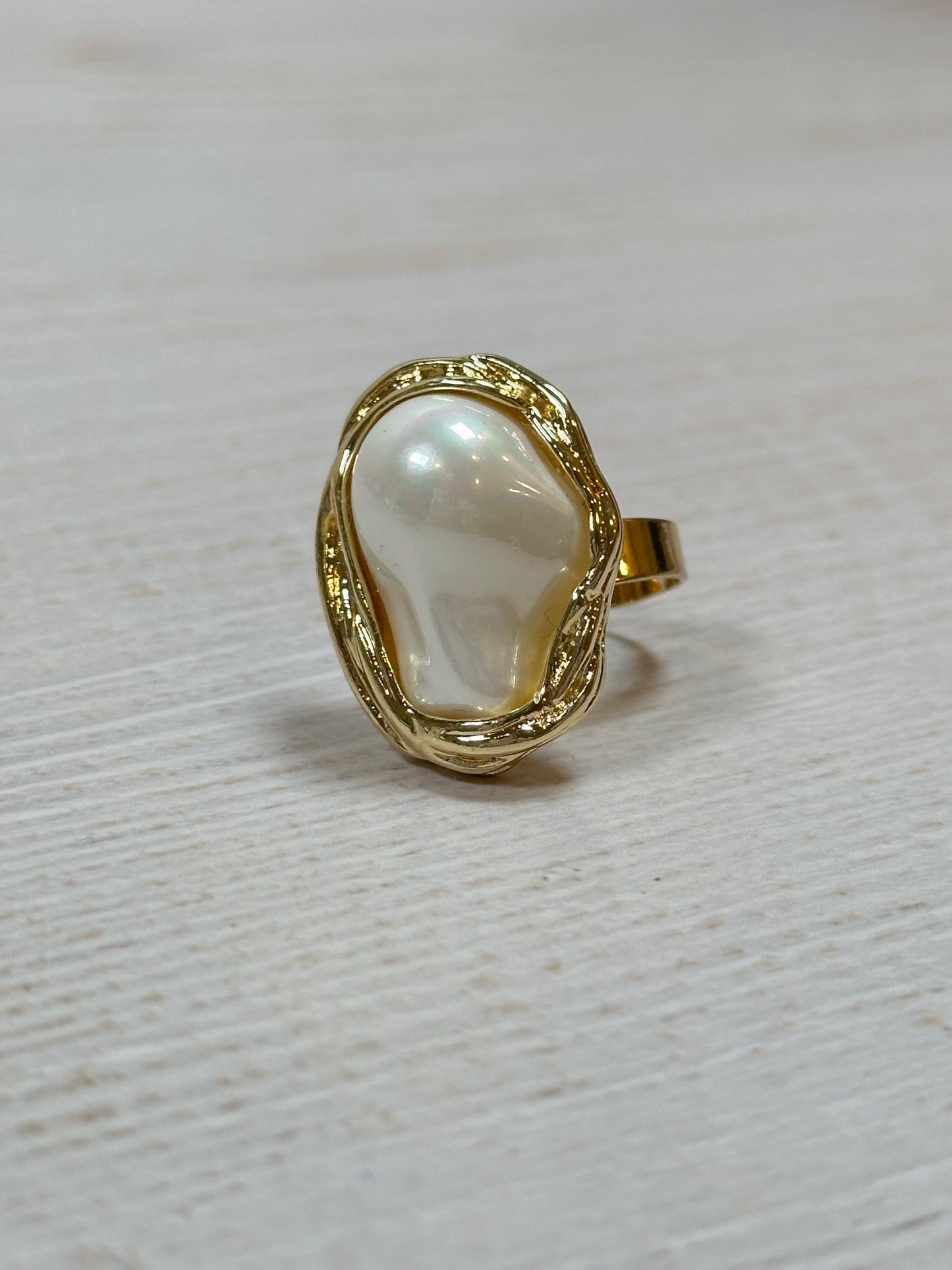 Fashion Adjustable Pearl Ring with Gold Color