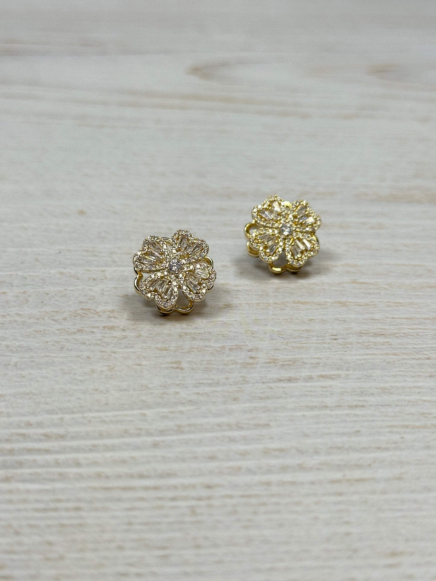 Trendy Spinning Sparkling Flower Earring