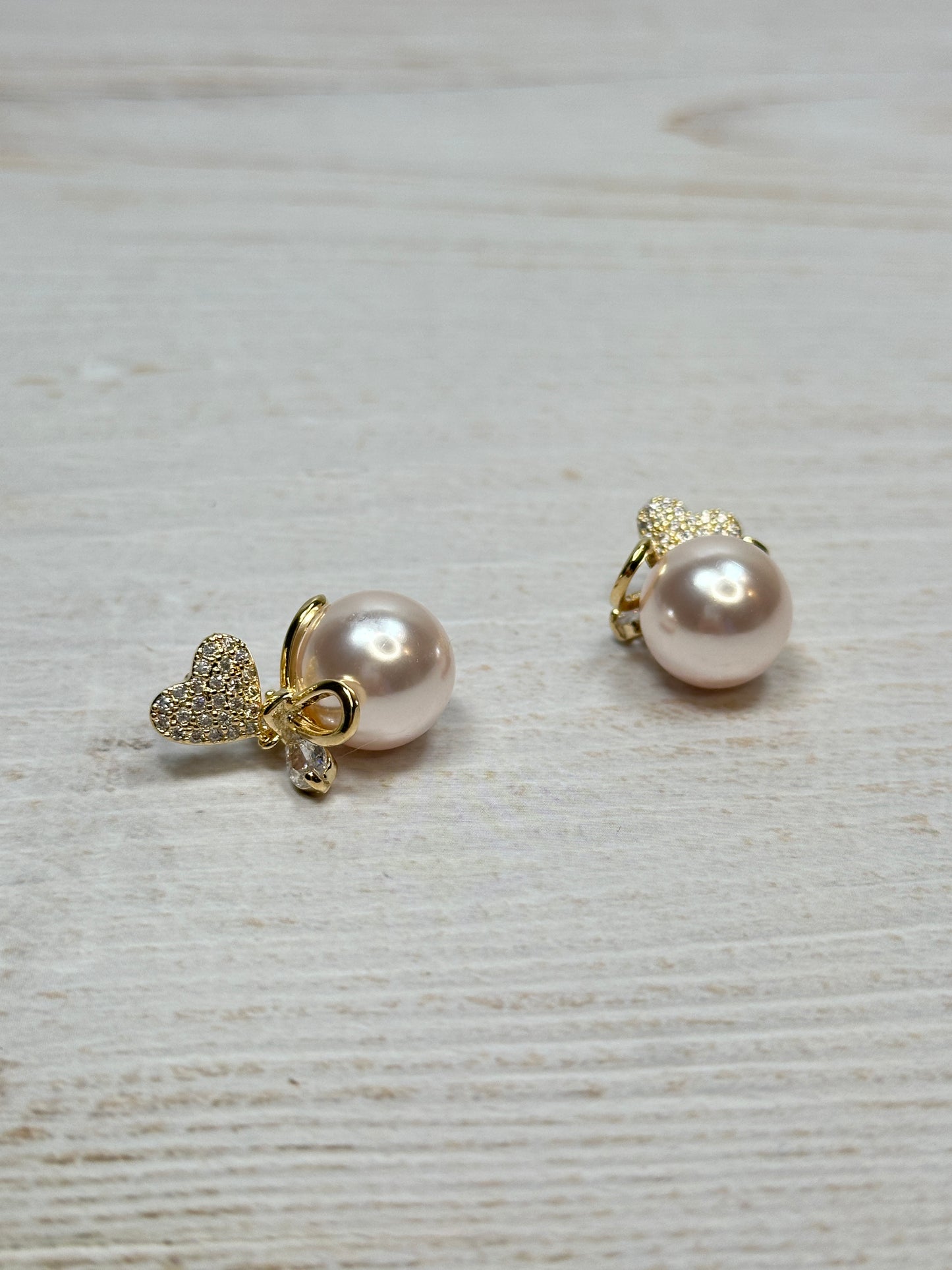 Elegant Heart Pearl Earring