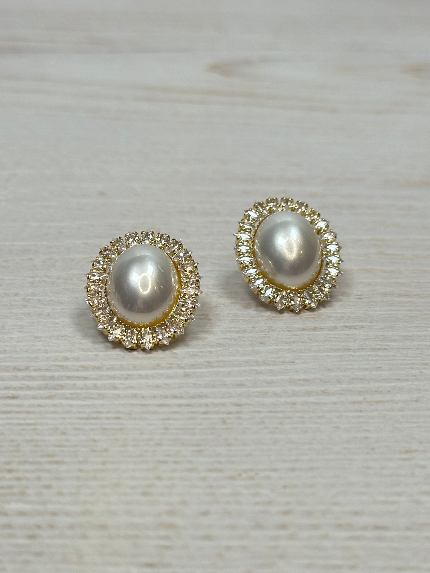 Vintage Pearl Oval Earring