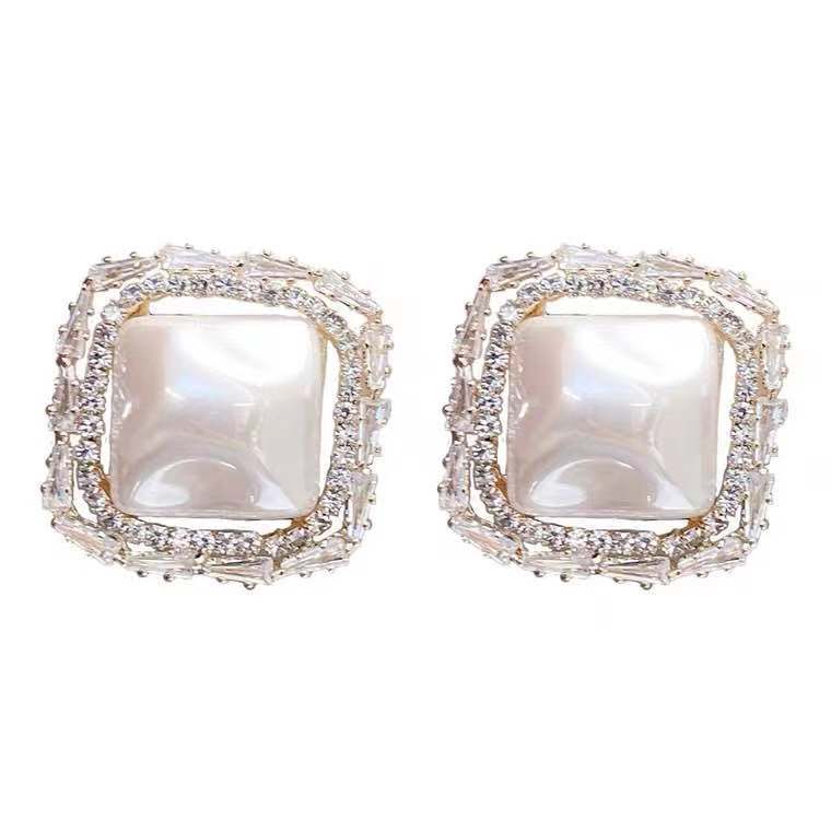 Elegant Cubic Zirconia Pearl Earring