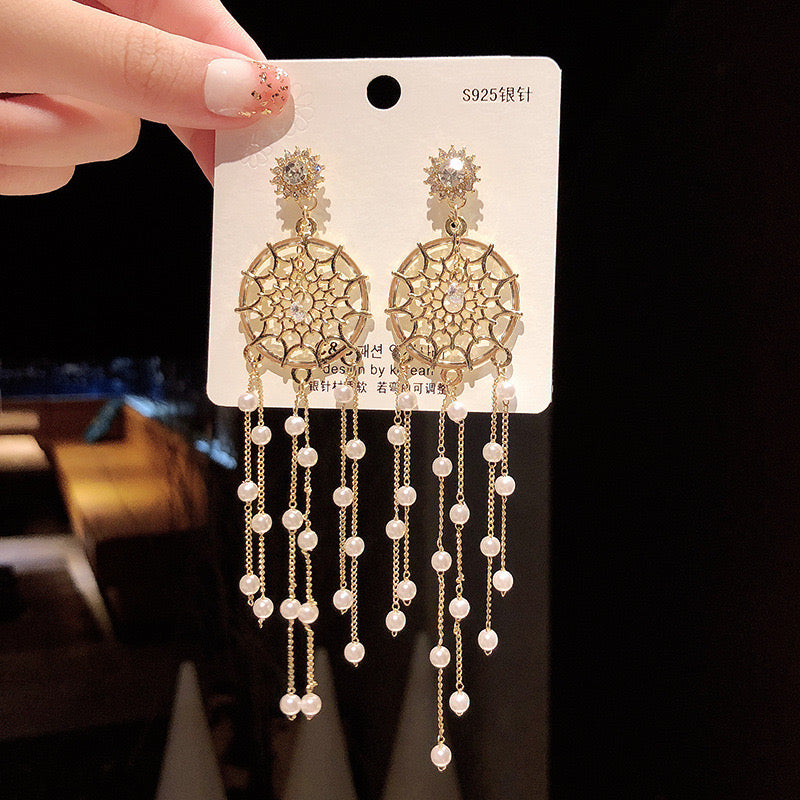 Women Beautiful Tassels Earrings with Pearls