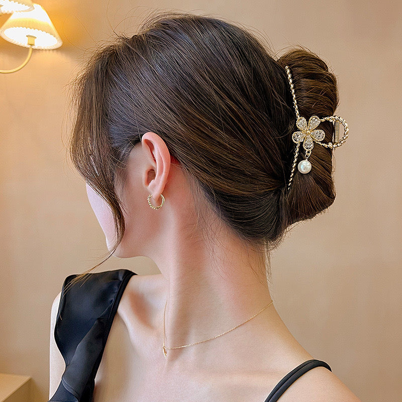 Women Delicate Flower Hair Claw